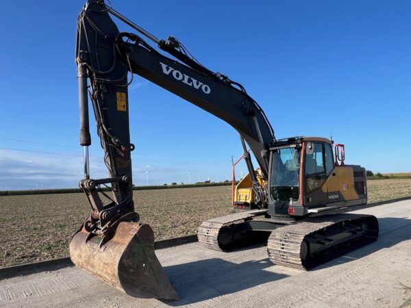 koparka gąsienicowa VOLVO EC220EL rok 2017 cena 265000 zł