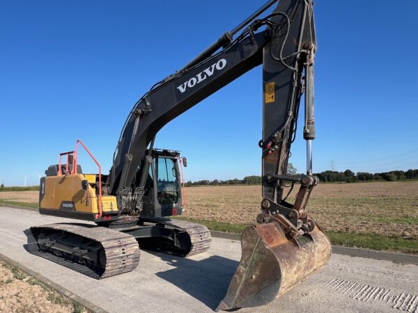 koparka gąsienicowa VOLVO EC220EL rok 2017 cena 265000 zł - obrazek 2