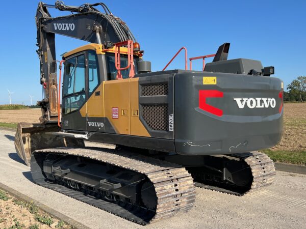 koparka gąsienicowa VOLVO EC220EL rok 2017 cena 265000 zł - obrazek 3