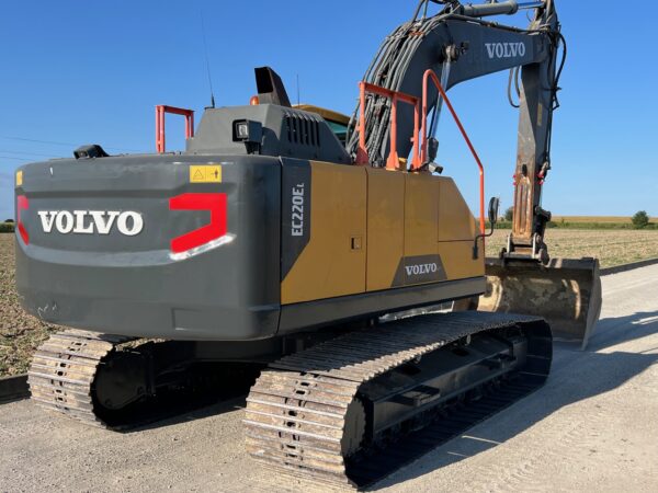 koparka gąsienicowa VOLVO EC220EL rok 2017 cena 265000 zł - obrazek 4