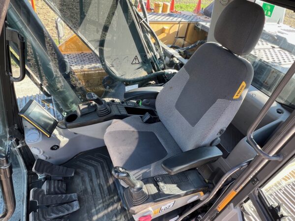 koparka gąsienicowa VOLVO EC220EL rok 2017 cena 265000 zł - obrazek 5