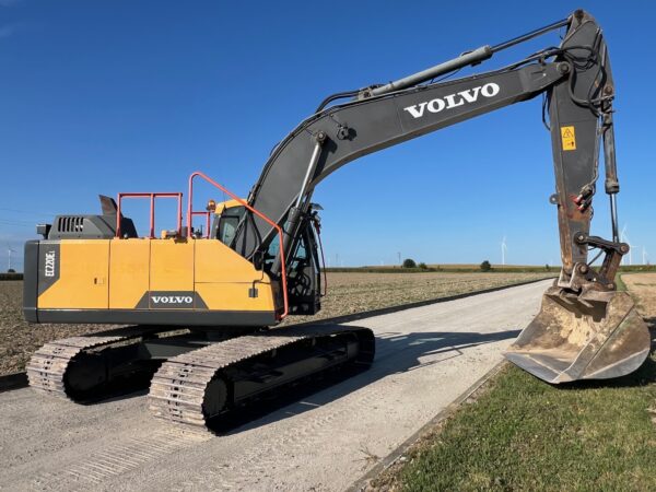 koparka gąsienicowa VOLVO EC220EL rok 2017 cena 265000 zł - obrazek 7