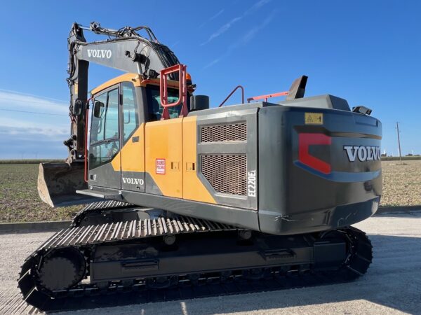 koparka gąsienicowa VOLVO EC220EL rok 2017 cena 265000 zł - obrazek 10